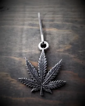 BUD LEAF ZIPPER PULL