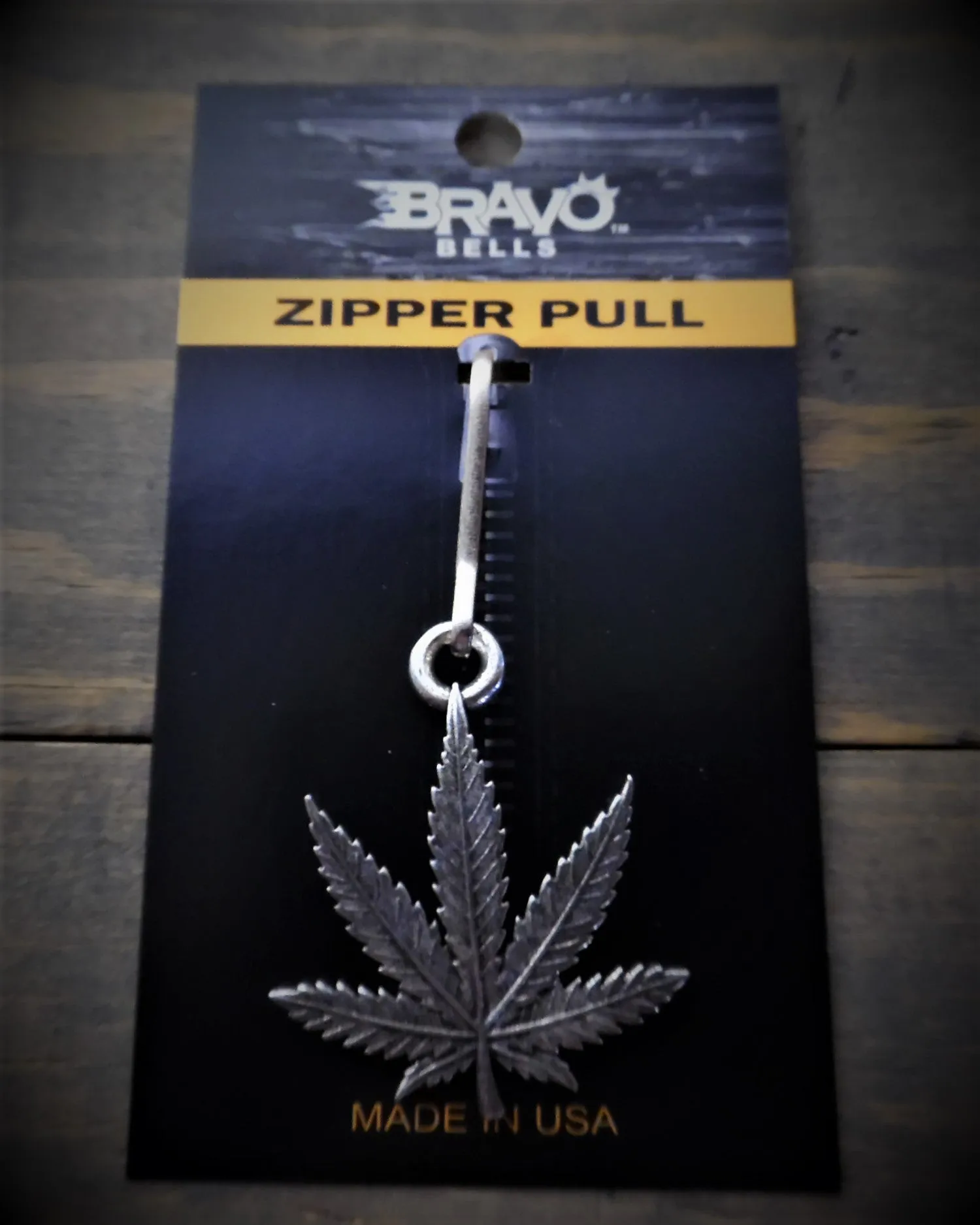 BUD LEAF ZIPPER PULL